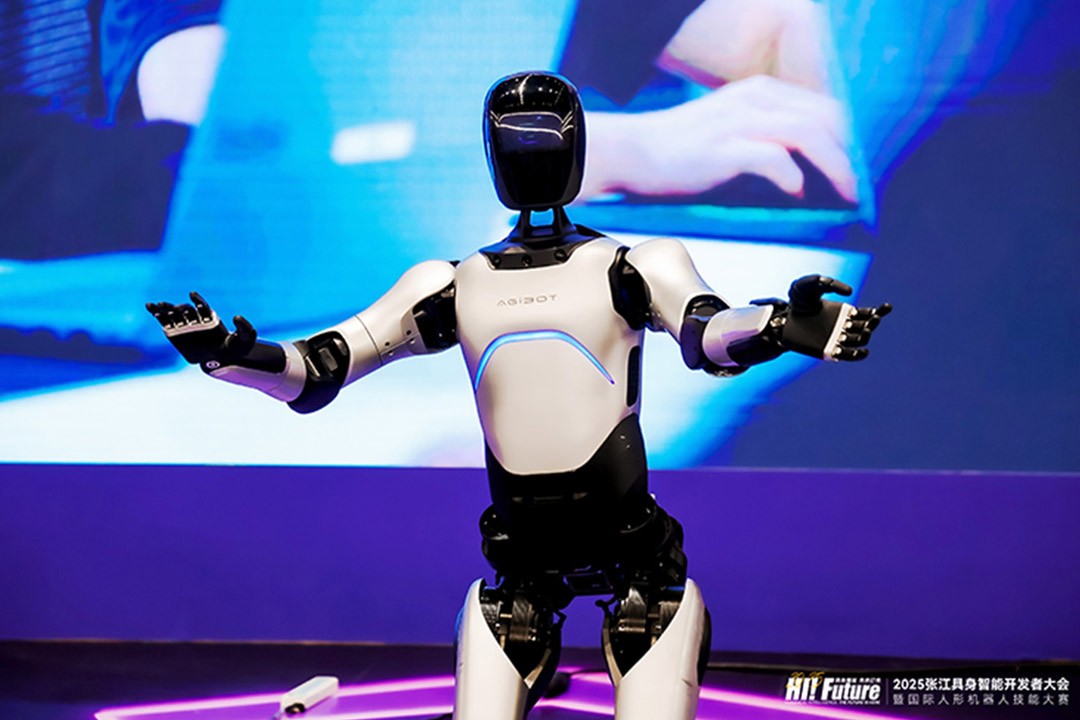 333体育远征A2成全球首个同时拥有中美欧认证的人形机器...